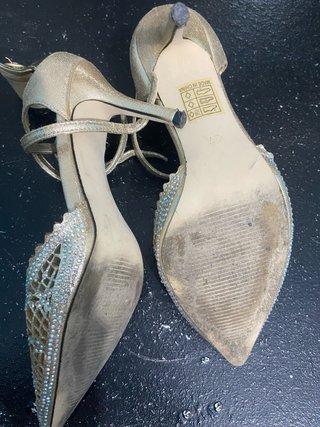 Sandalias de tacón doradas