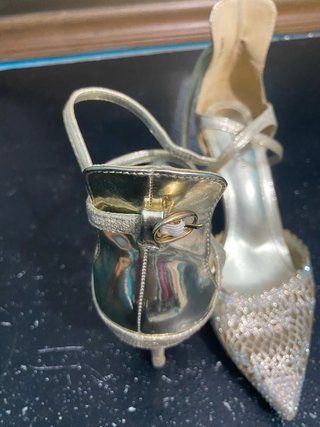 Sandalias de tacón doradas