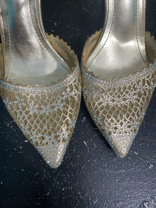 Sandalias de tacón doradas