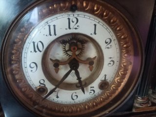 Reloj de sobremesa antiguo