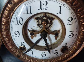 Reloj de sobremesa antiguo