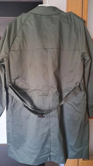 Gabardina desmontable verde con cinturón