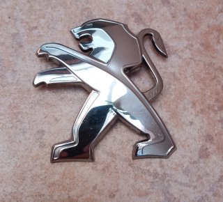 Logo León Peugeot Cromado