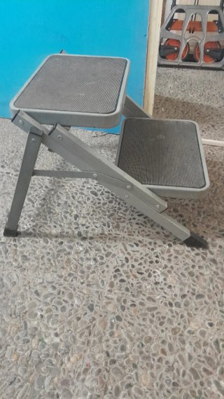 Escalera plegable 2 peldaños