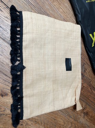 Pochette di paglia e fondo di velluto