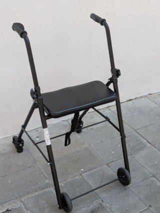 Andador Plegable con Asiento y Ruedas.