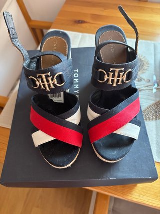 Sandalias Tommy Hilfiger cuña negras