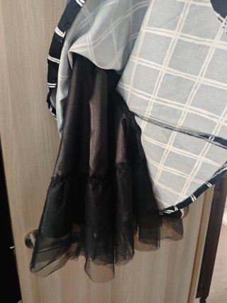 Vestido Negro con Cuadros Blancos