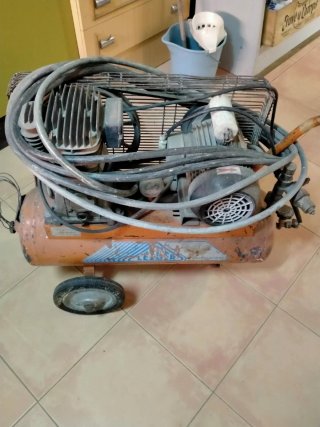 Compresor, calderín y pistola