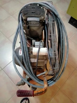 Compresor, calderín y pistola