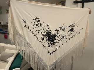 Accesorios Flamenca: Peinetas, Pendientes y Brazal