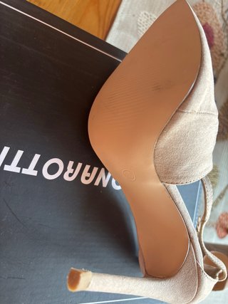 Zapatos de tacón beige