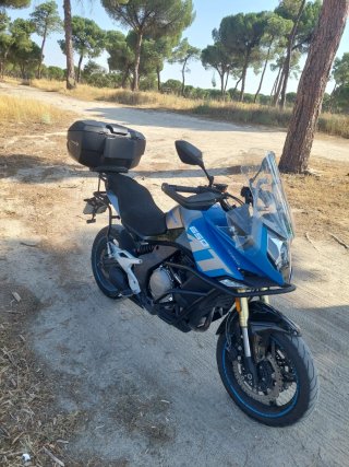 CF Moto 650 MT Azul/Gris - Marzo 2023.
