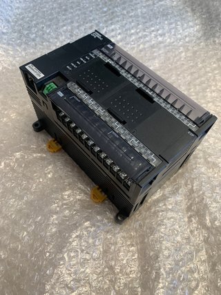 Omron CP1L-EM40DR-D Controlador Programable