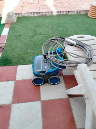 Limpiafondos piscina como nuevo