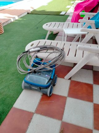 Limpiafondos piscina como nuevo