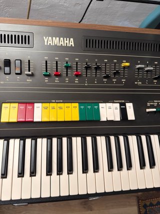 Yamaha CS50 Sintetizador Analógico