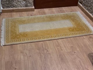 Alfombra de lana beige y amarilla Medidas- 144x 74