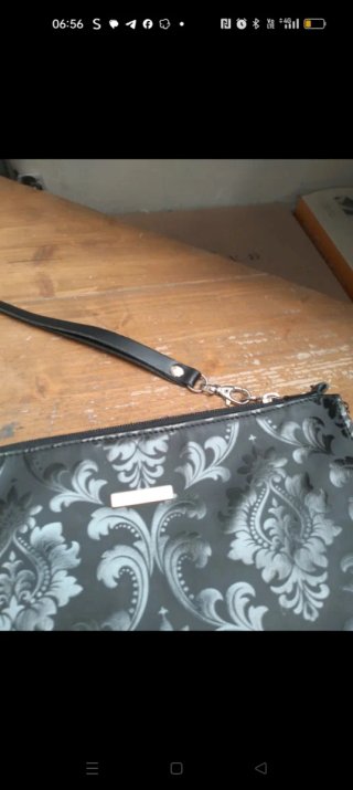Pochette Alviero Rodriguez nera e argento
