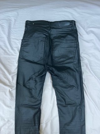 Pantalón largo de cuero negro