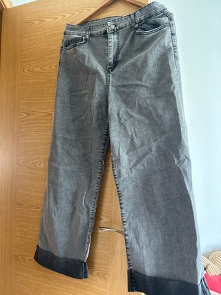 Pantalones vaqueros grises anchos
