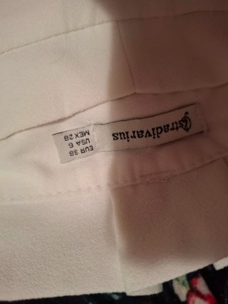 Pantalones blancos de talle alto