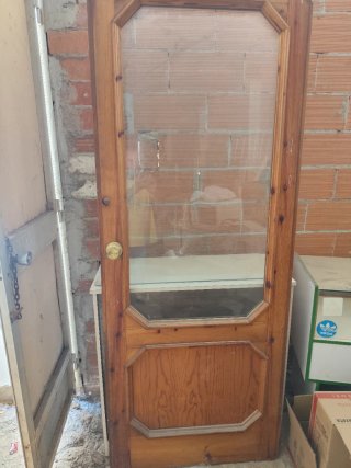 Puerta madera y cristal