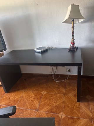 Escritorio de madera oscuro 150x 146 extendible