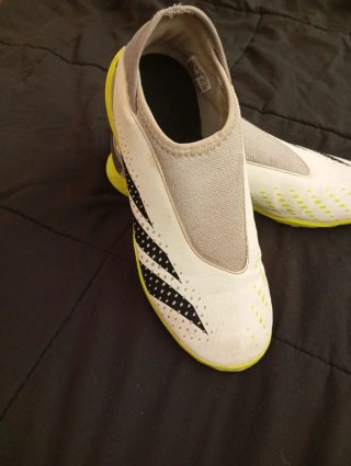 Botas de fútbol Adidas Predator multitacos