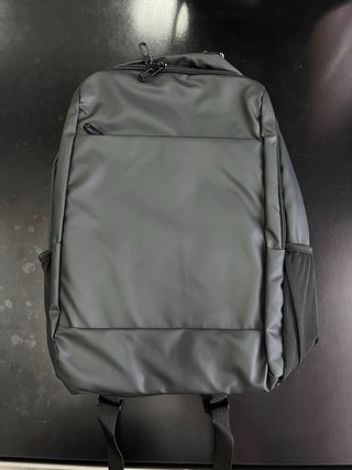 Mochila negra moderna