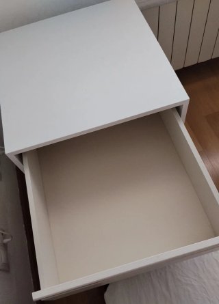Cajonera blanca y silla infantil de regalo