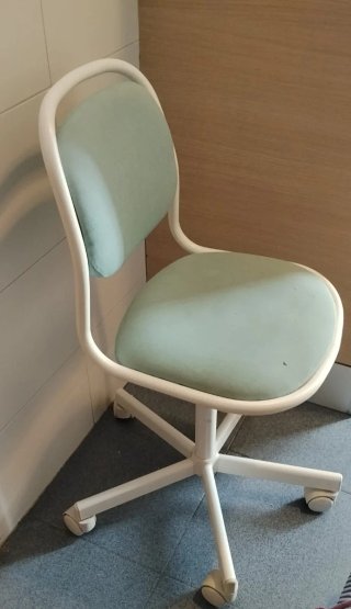 Cajonera blanca y silla infantil de regalo