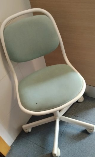 Cajonera blanca y silla infantil de regalo