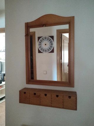 Espejo de madera con cajones