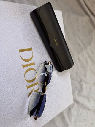 Gafas de sol Cartier doradas y moradas