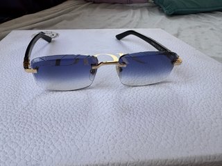 Gafas de sol Cartier doradas y moradas