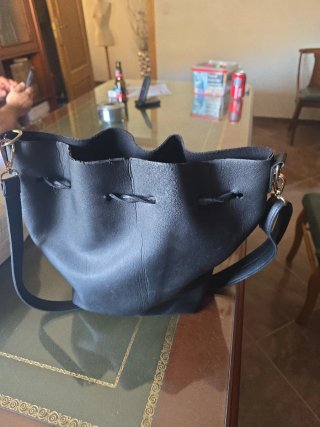 Bolso de piel negro para mujer