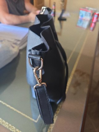 Bolso de piel negro para mujer
