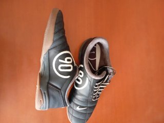 Zapatillas Nike Total 90 Negras y Blancas