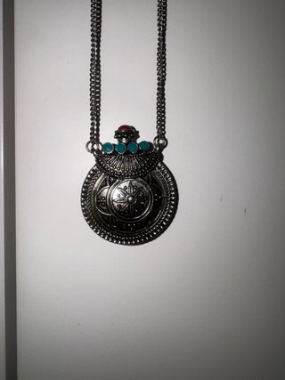 Colgantes plateado con detalles azules