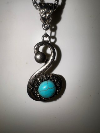Colgantes plateado con detalles azules