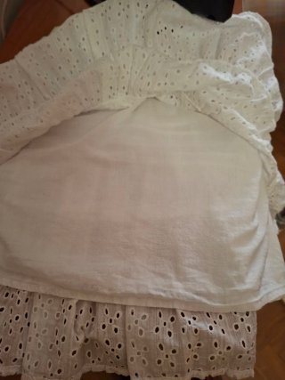 Falda Bershka bordada blanca
