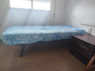 Camas y 6 somier con estampado floral