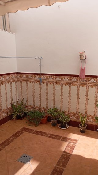 SE VENDE PISO EN PLANTA BAJA CON PARKING EN LUCENA