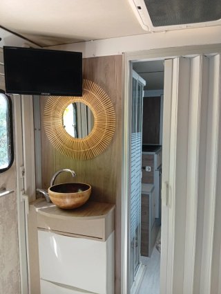 Autocaravana camperizada Ford Transit.