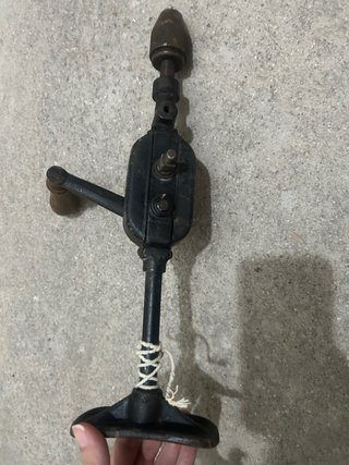 Taladro manual Alcyon de carpintero antiguo