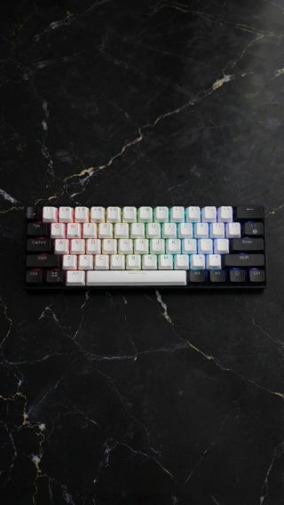 Teclado Mecánico RGB Compacto - PRECIO NEGOCIABLE