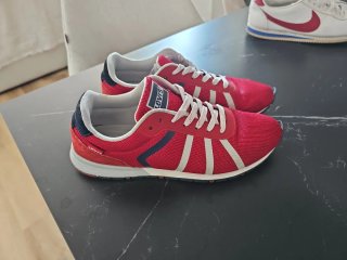Tenis Levi's Rojos y Blancos