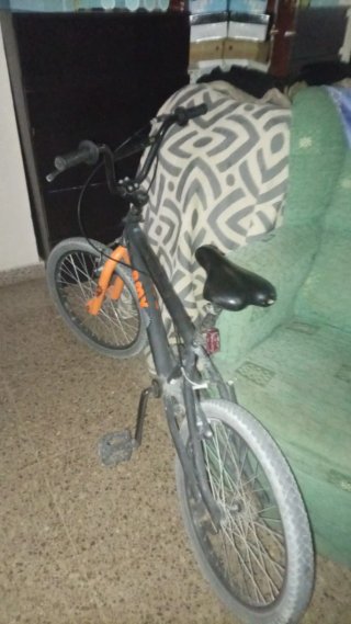 Bicicleta BMX Negra y Naranja
