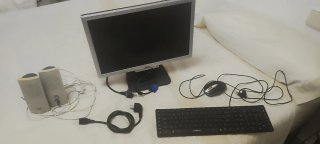 Monitor Acer con cables